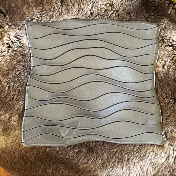 Stunning Square Wavy Edged Plate with lined detailed .  It would look fab decor - Picture 8 of 10